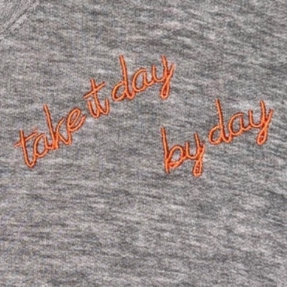 Le Lis Size Med Soft Heather Gray Long Gathered Sleeves Embroidered Banded Tee